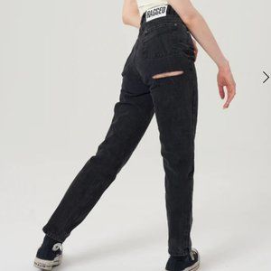 The Ragged Priest Butt Cut Mom Jean – Charcoal
